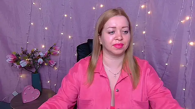 Snapshot of OliviaVerr chatting on 02-26-26, 01:55 OliviaVerr online show from 02-26-26, 01:55