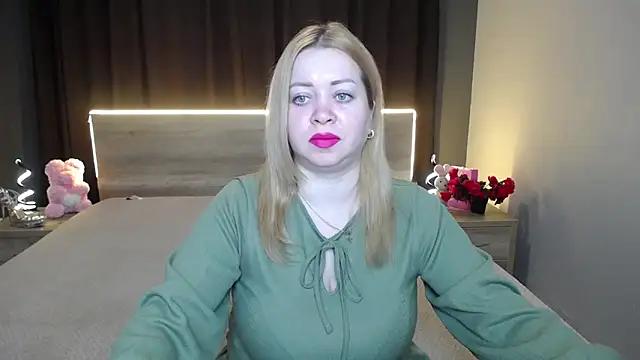 Snapshot of OliviaVerr chatting on 02-18-26, 01:18 OliviaVerr online show from 02-18-26, 01:18