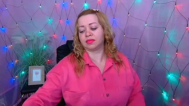 Snapshot of OliviaVerr chatting on 02-08-26, 01:20 OliviaVerr online show from 02-08-26, 01:20