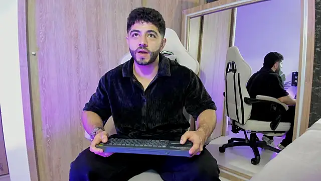 Snapshot of Thiago_moretti chatting on 07-12-26, 01:17 Thiago moretti online show from 07-12-26, 01:17