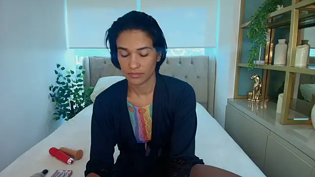 Maxine Spencer online show from 02-06-26, 07:43