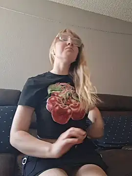 BunnySnowFlake online show from 04-20-26, 04:30