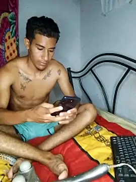 Snapshot of Moreno141224 chatting on 04-15-26, 04:40 Moreno141224 online show from 04-15-26, 04:40