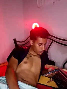 Snapshot of Moreno141224 chatting on 04-13-26, 03:10 Moreno141224 online show from 04-13-26, 03:10