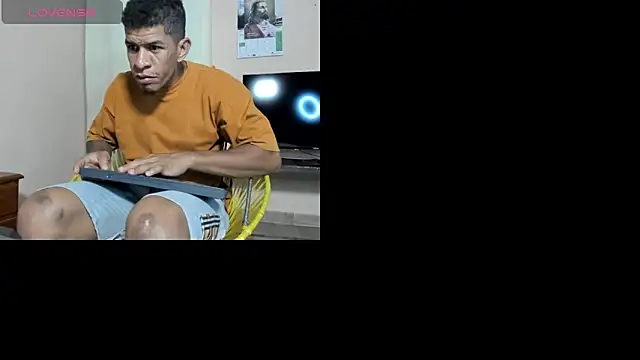 Snapshot of antonio_aguilarx chatting on 06-16-26, 11:27 antonio aguilarx online show from 06-16-26, 11:27