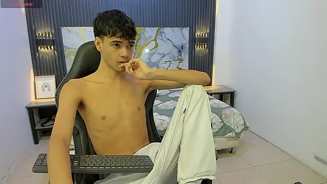 Dark Desiree18 online show from 02-10-26, 12:04