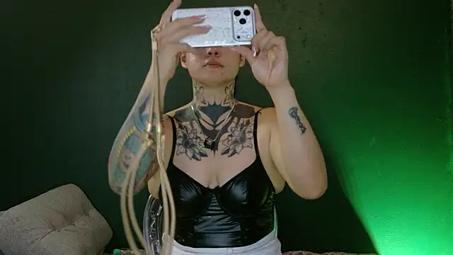 sarahe9769 online show from 04-15-26, 02:50