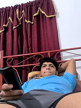 Snapshot of VersedChip chatting on 02-06-26, 12:50 VersedChip online show from 02-06-26, 12:50