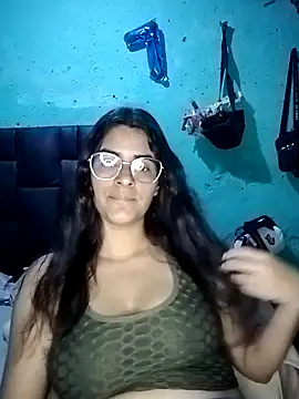 Snapshot of Araanza05 chatting on 01-18-26, 02:26 Araanza05 online show from 01-18-26, 02:26