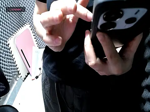 Shiny 68 online show from 04-17-26, 01:36