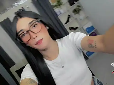 Snapshot of FyangFoxx chatting on 03-22-26, 05:43 FyangFoxx online show from 03-22-26, 05:43