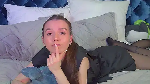 VanessaVienne online show from 04-18-26, 07:07