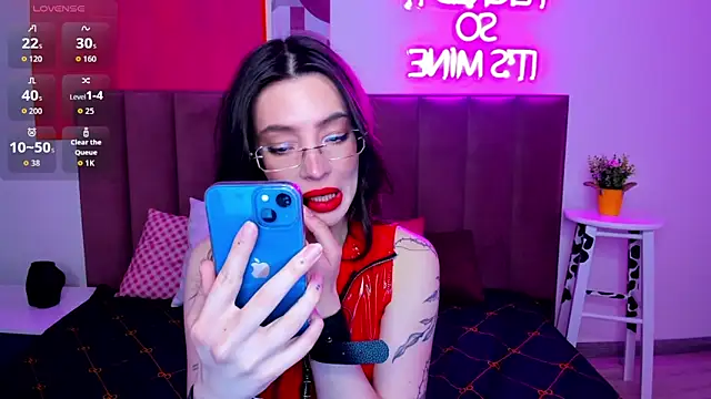 Snapshot of IvyDainty chatting on 05-30-26, 01:23 IvyDainty online show from 05-30-26, 01:23