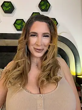 Snapshot of LucyBridgette chatting on 04-05-26, 06:58 LucyBridgette online show from 04-05-26, 06:58