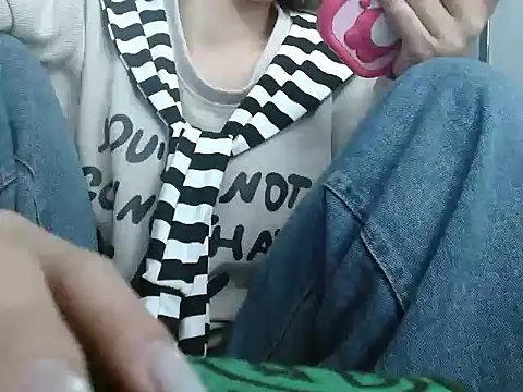 Snapshot of Boiboi2x chatting on 01-18-26, 02:42 Boiboi2x online show from 01-18-26, 02:42