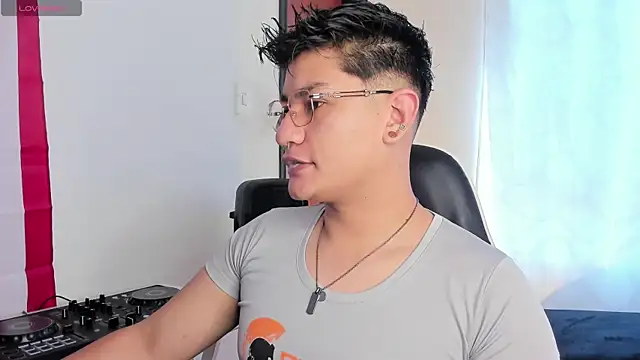 Theo Rowan online show from 04-21-26, 12:23