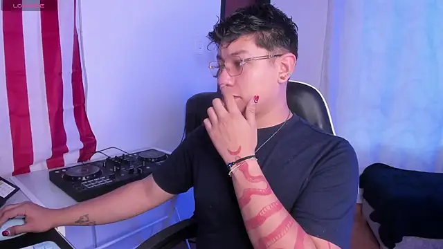 Theo Rowan online show from 04-17-26, 11:46