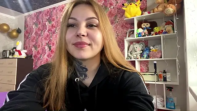 Snapshot of TraciBallena chatting on 02-11-26, 09:09 TraciBallena online show from 02-11-26, 09:09