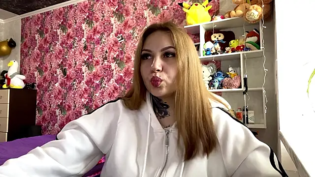 Snapshot of TraciBallena chatting on 02-03-26, 09:03 TraciBallena online show from 02-03-26, 09:03