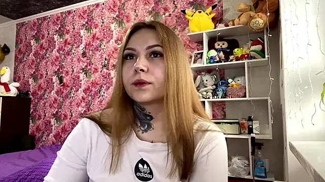 Snapshot of TraciBallena chatting on 02-09-26, 07:06 TraciBallena online show from 02-09-26, 07:06