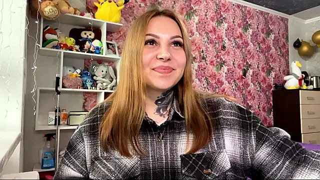 Snapshot of TraciBallena chatting on 02-04-26, 12:00 TraciBallena online show from 02-04-26, 12:00