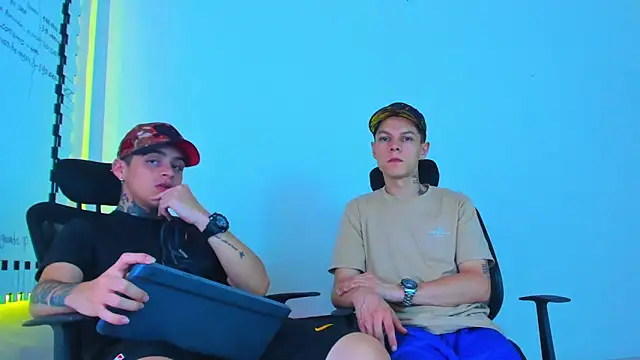 Snapshot of Thomas-Wil chatting on 02-08-26, 03:37 Thomas-Wil online show from 02-08-26, 03:37