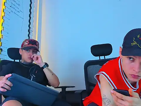 Snapshot of Thomas-Wil chatting on 02-03-26, 02:53 Thomas-Wil online show from 02-03-26, 02:53