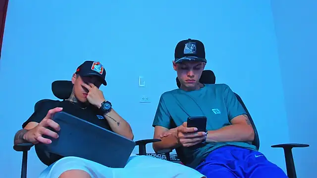 Snapshot of Thomas-Wil chatting on 03-20-26, 08:10 Thomas-Wil online show from 03-20-26, 08:10