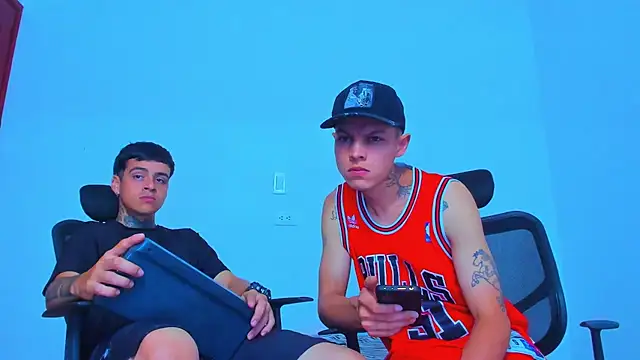 Snapshot of Thomas-Wil chatting on 04-19-26, 03:24 Thomas-Wil online show from 04-19-26, 03:24