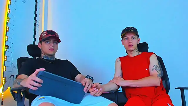 Snapshot of Thomas-Wil chatting on 02-12-26, 02:55 Thomas-Wil online show from 02-12-26, 02:55