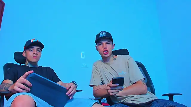 Snapshot of Thomas-Wil chatting on 03-24-26, 08:20 Thomas-Wil online show from 03-24-26, 08:20