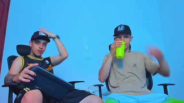 Snapshot of Thomas-Wil chatting on 03-22-26, 04:08 Thomas-Wil online show from 03-22-26, 04:08