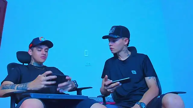 Snapshot of Thomas-Wil chatting on 03-27-26, 09:27 Thomas-Wil online show from 03-27-26, 09:27