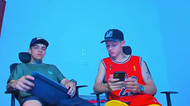 Snapshot of Thomas-Wil chatting on 03-26-26, 10:07 Thomas-Wil online show from 03-26-26, 10:07