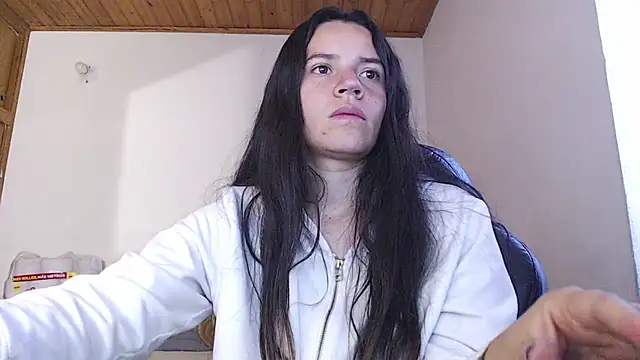 Snapshot of Shanel_Lozano chatting on 06-12-26, 03:32 Shanel Lozano online show from 06-12-26, 03:32