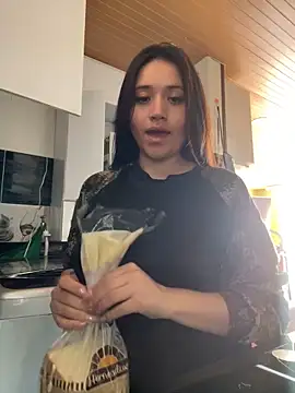 Veronica Wins  online show from 05-03-26, 03:04