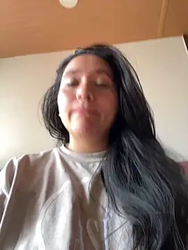 Veronica Wins  online show from 02-11-26, 07:03