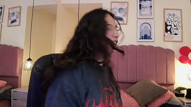 Hanabie  online show from 04-11-26, 03:14