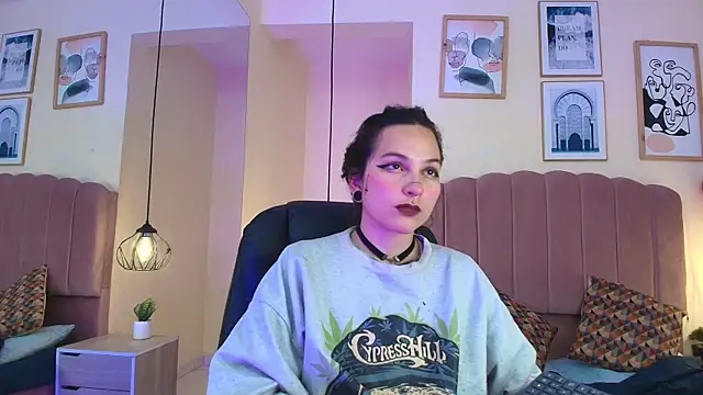 Hanabie  online show from 04-21-26, 03:13