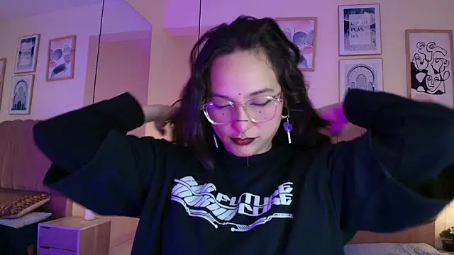 Hanabie  online show from 04-22-26, 03:13