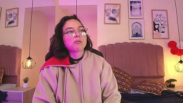 Hanabie  online show from 04-18-26, 03:20