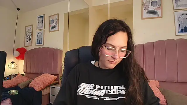 Hanabie  online show from 02-25-26, 03:18