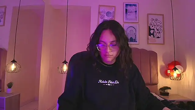 Hanabie  online show from 04-17-26, 03:20