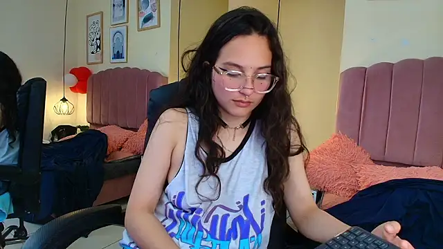 Hanabie  online show from 03-11-26, 03:33