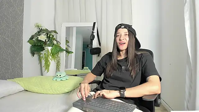 ViictoriiaSaenz online show from 04-27-26, 04:10