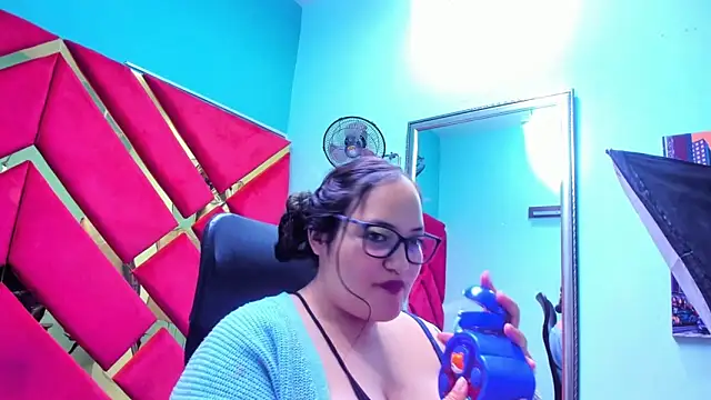 Snapshot of MiaRouss69 chatting on 02-19-26, 04:53 MiaRouss69 online show from 02-19-26, 04:53