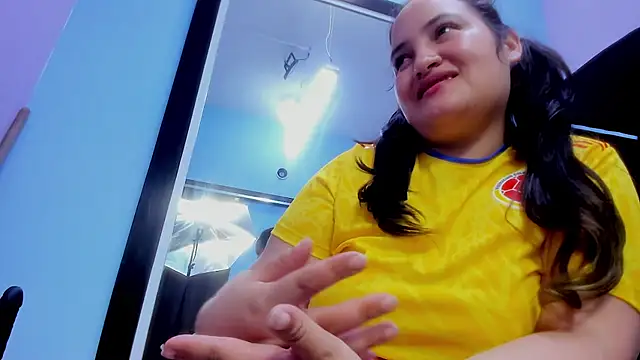 MiaRouss69 online show from 04-25-26, 09:45