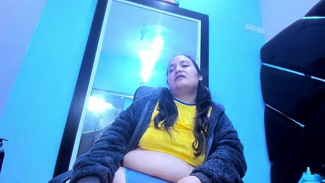 MiaRouss69 online show from 04-30-26, 05:36