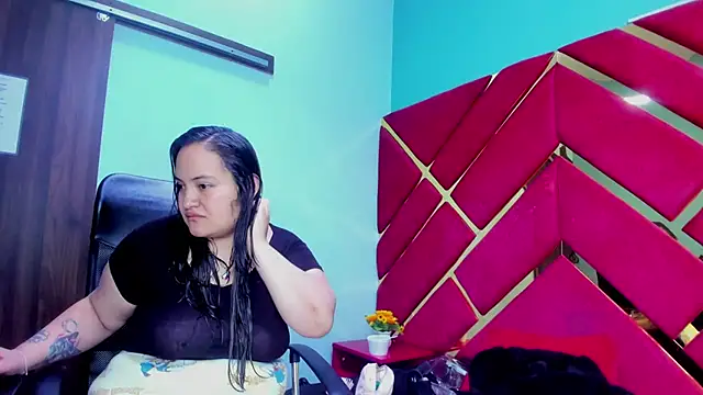 MiaRouss69 online show from 03-12-26, 03:23