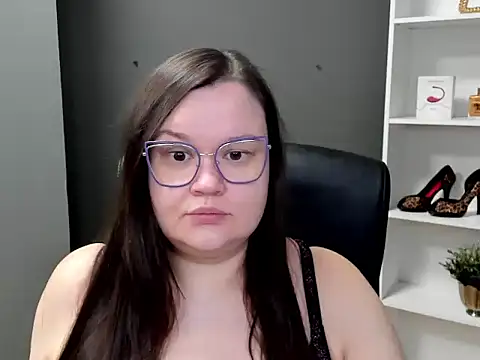 Snapshot of HollyDanceSoul chatting on 02-21-26, 07:21 HollyDanceSoul online show from 02-21-26, 07:21